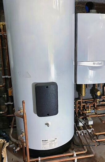 https://plumbernollamara.com.au/uploads/2025/06/hot-water-410504.jpg
